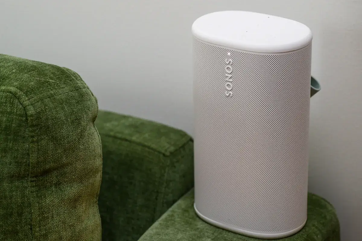 Новое обновление Sonos 27 позволяет использовать портативные устройства, такие как Sonos Play, в качестве колонок объемного звучания для саундбаров компании, избавляя вас от путаницы с кабелями.